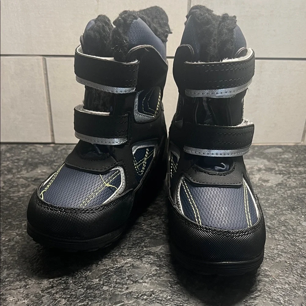 Size 10 Kids Black and Gray Totes Velcro Winter Boots. New without tags